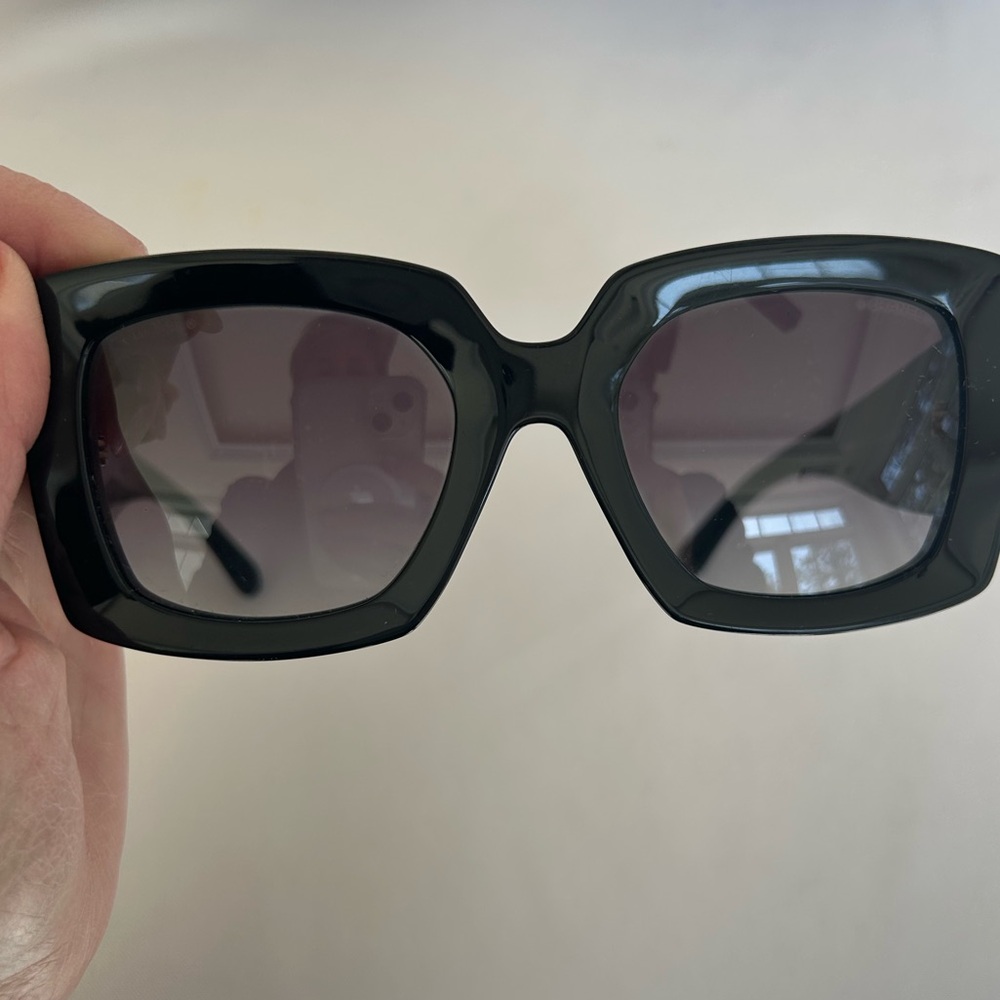 Chanel | Women’s Black Sunglasses  – Excellent Condition - Picture 7 of 11